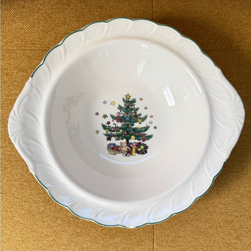 NIKKO Vintage Happy Holidays Vegetable Serving Bowl
11” Round w/Serving Handles